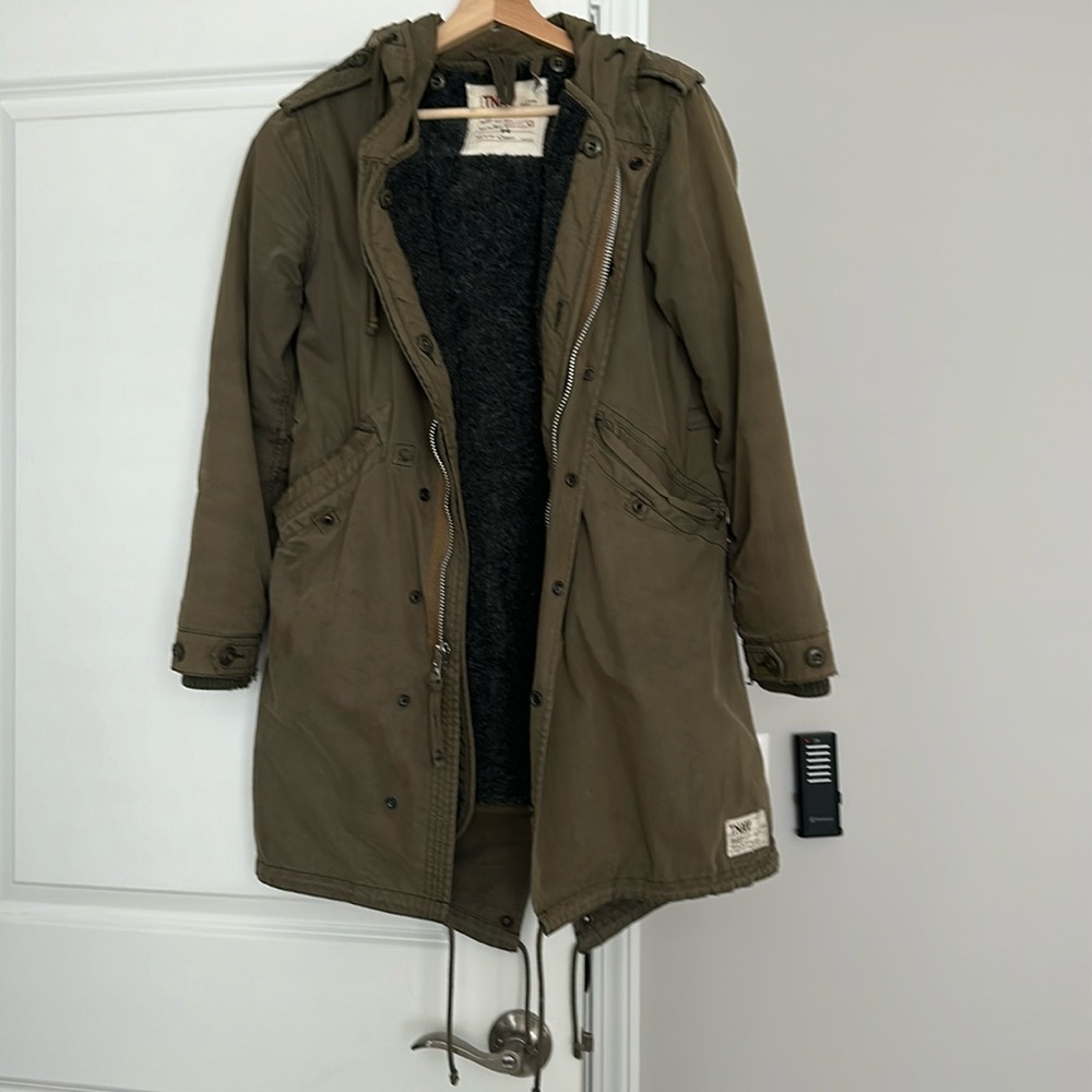 Used Aritzia TNA x-small olive military green Britannia fishtail parka